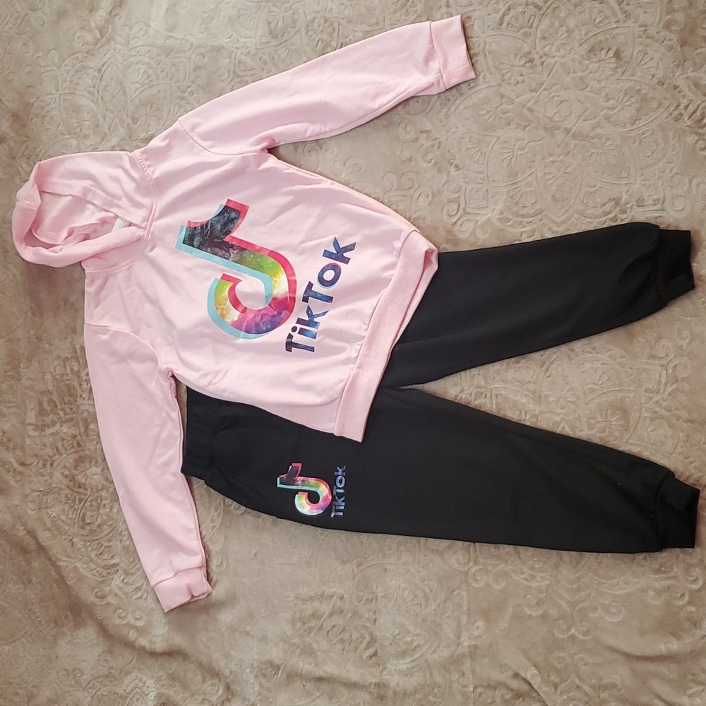 💜 2/$10 TikTok Hoodie and Jogger Set